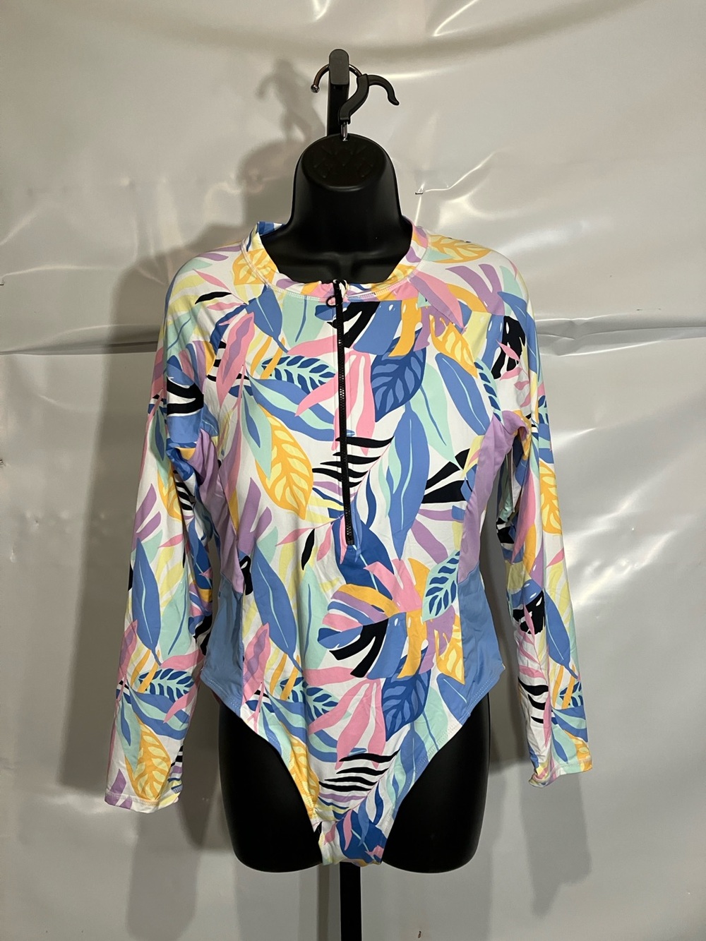 Women's Long Sleeve Leaf-Print Rash Guard Swimsuit Size Large